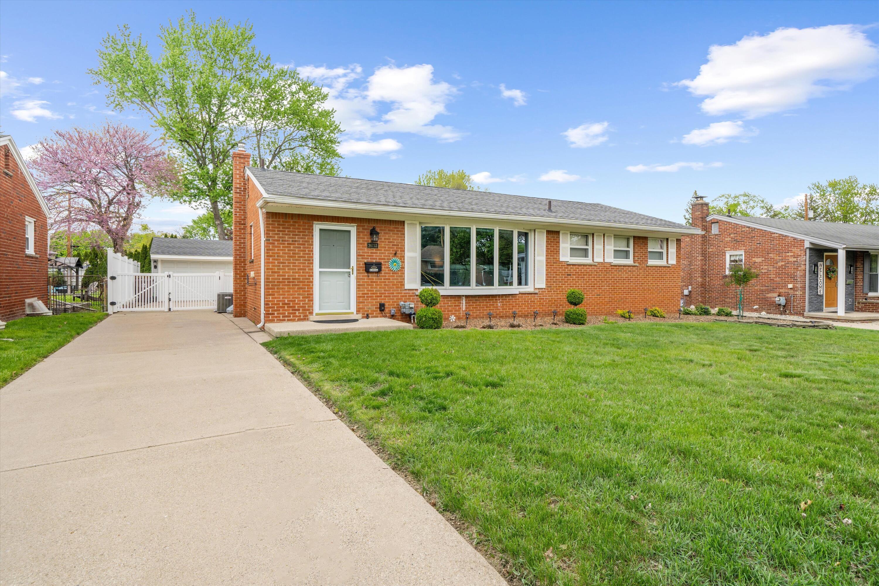 36753 Greenbush Road Wayne, MI 48184 - Photo 2 of 54 02-DSC09739