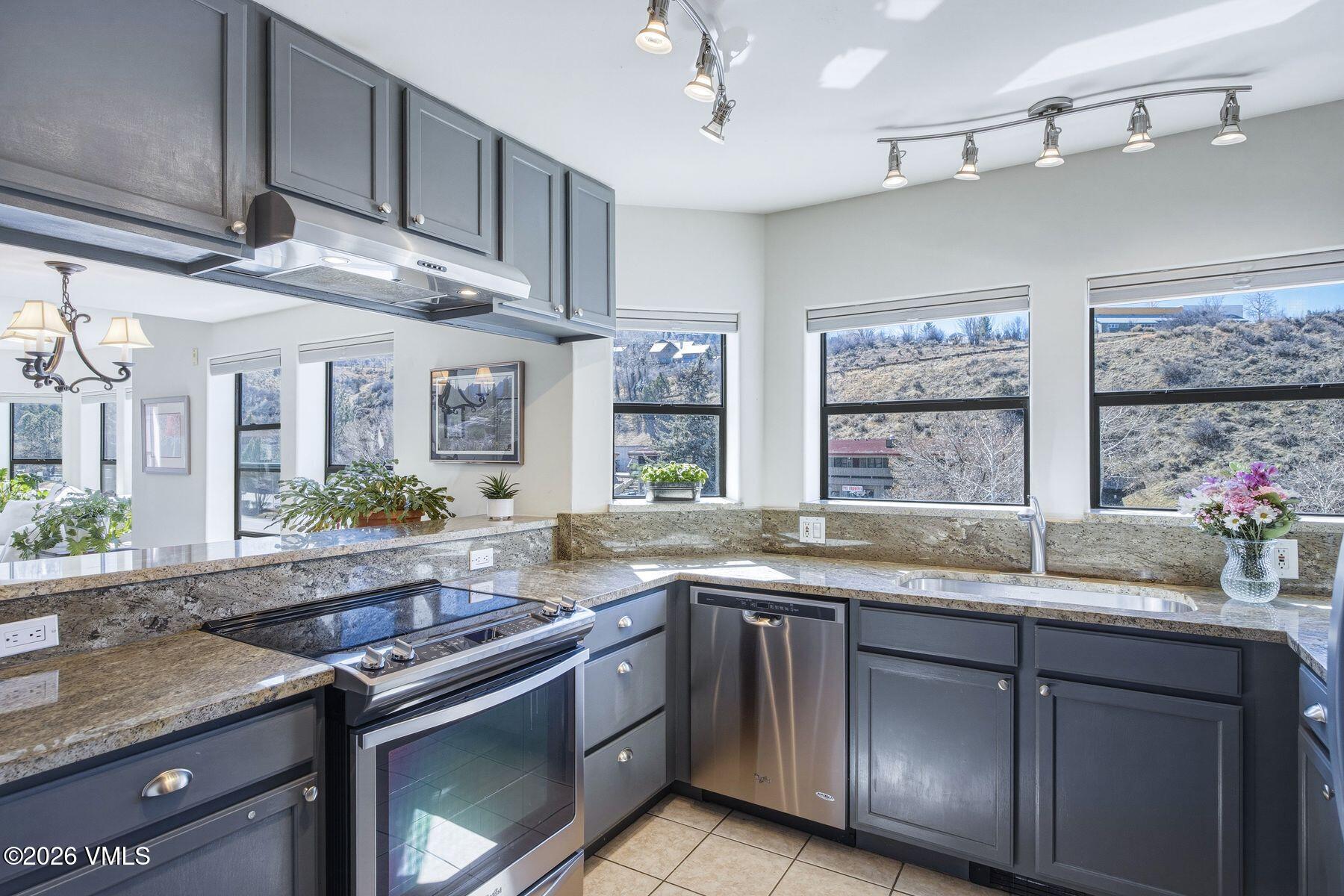 216 Main Street, Unit R313 Edwards, CO 81632 - Photo 8 of 26 photo_online_004