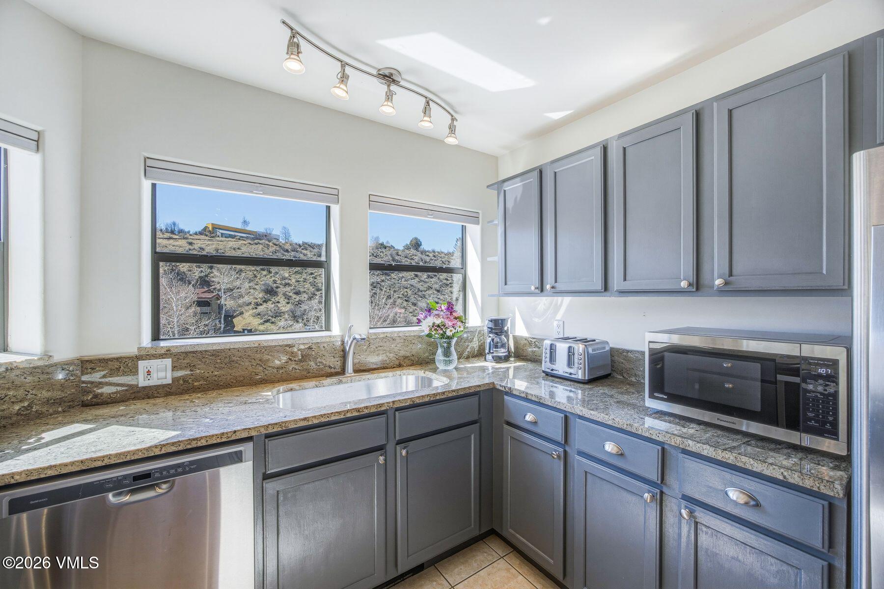 216 Main Street, Unit R313 Edwards, CO 81632 - Photo 9 of 26 photo_online_005