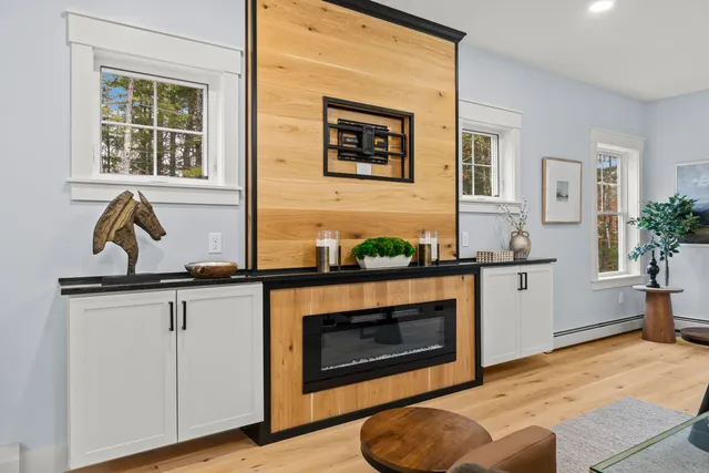 $949,900 | 80 Sky Drive, Windham, ME 04062