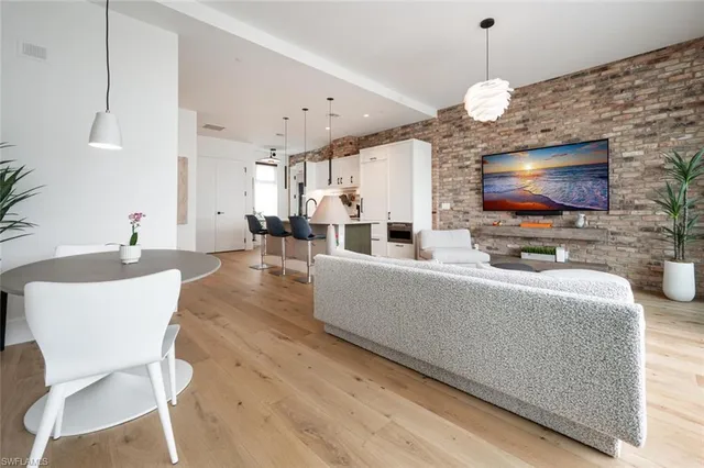 $13,000 | 850 Central Avenue, Unit 311, Naples, FL 34102