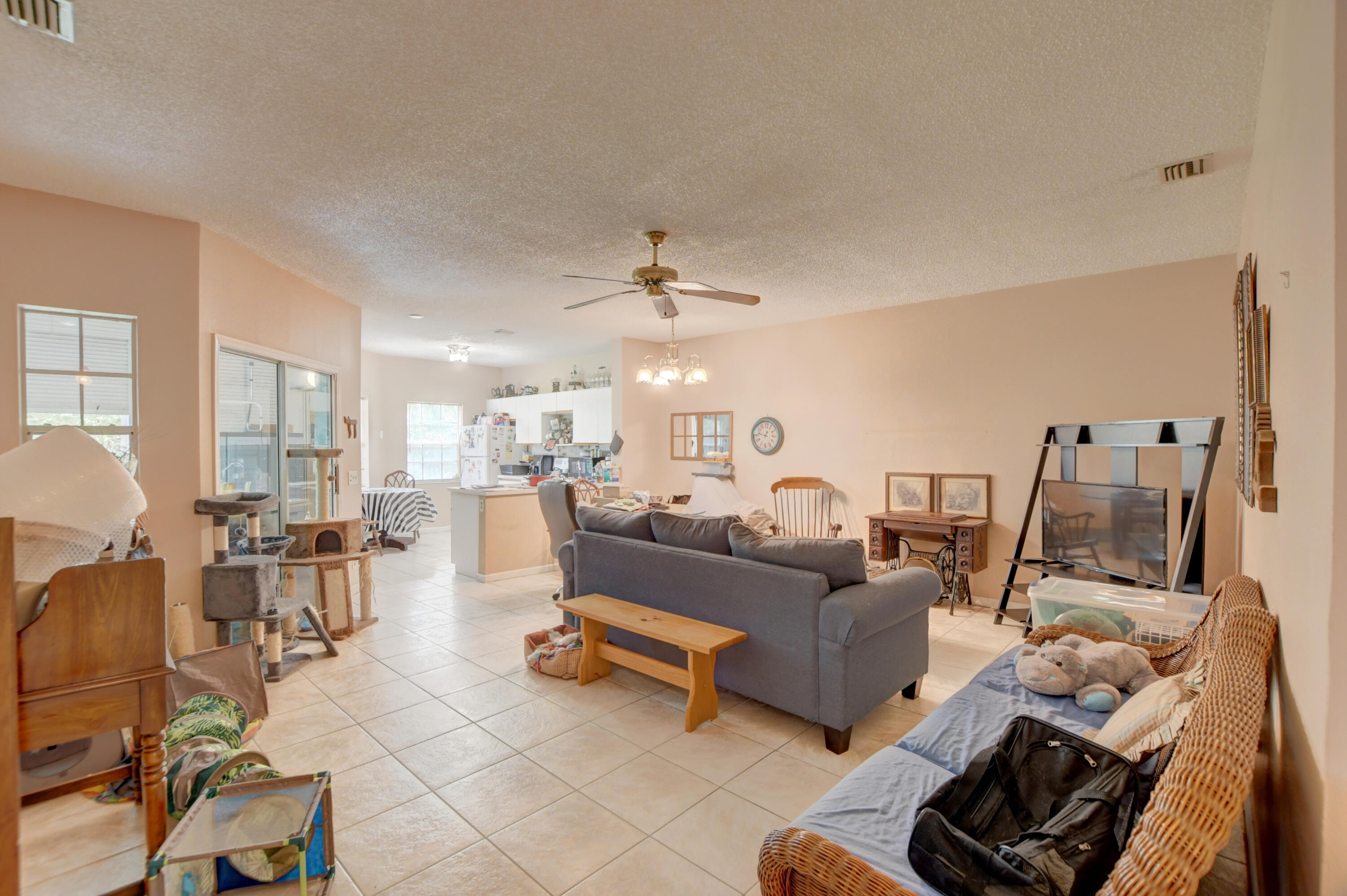 6689 Via Regina Boca Raton, FL 33433 - Photo 3 of 20 living room