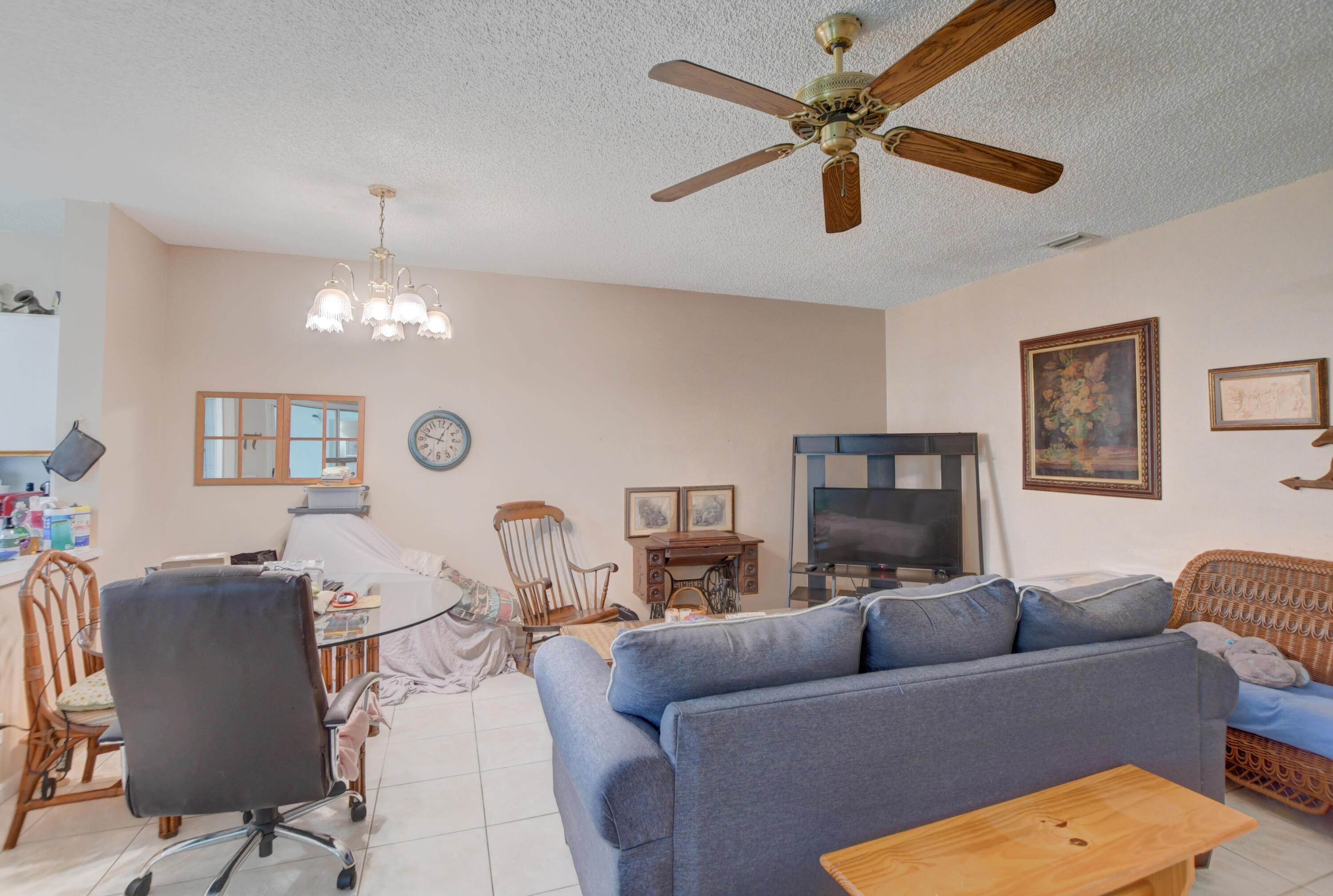 6689 Via Regina Boca Raton, FL 33433 - Photo 4 of 20 living room