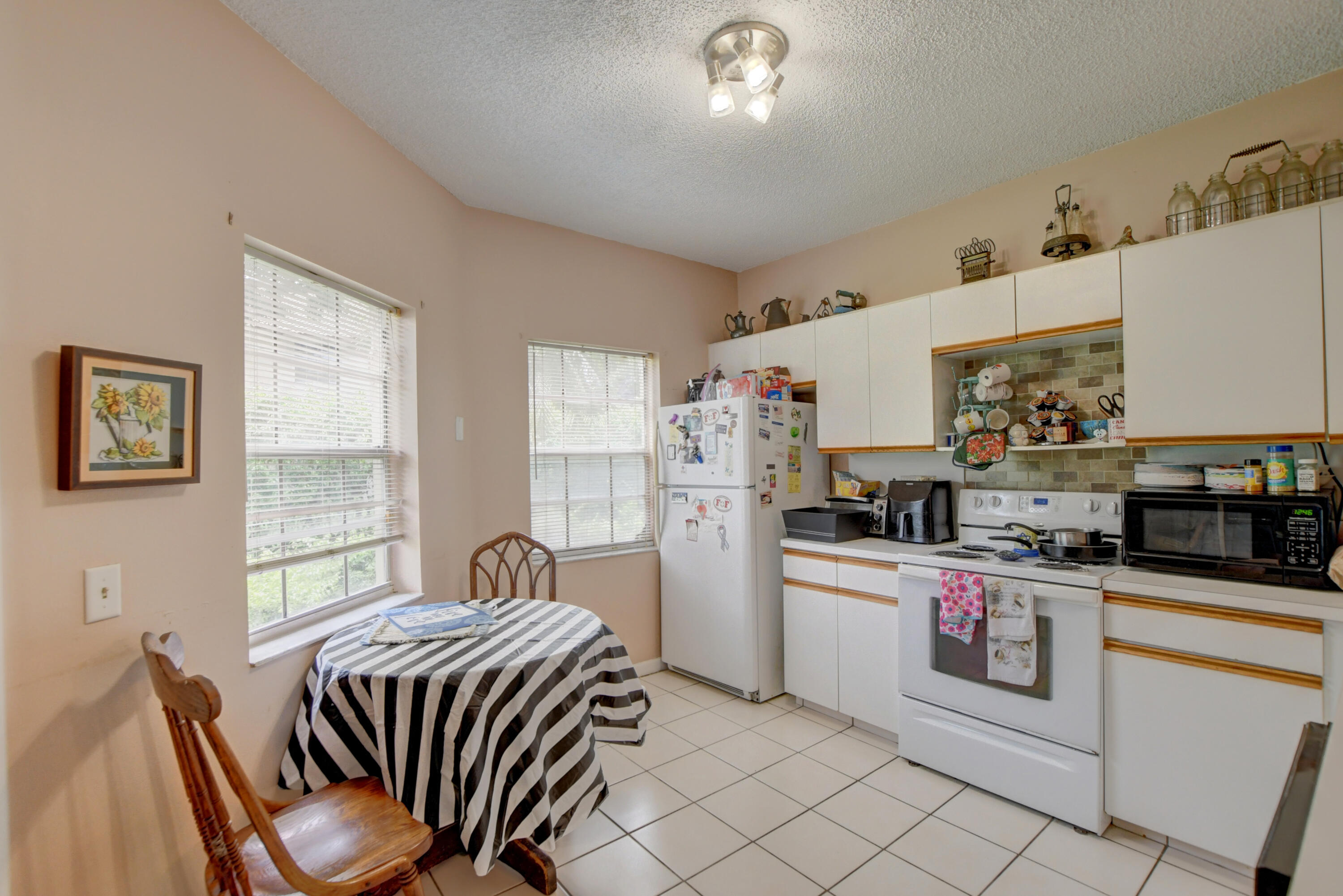 6689 Via Regina Boca Raton, FL 33433 - Photo 7 of 20 kitchen