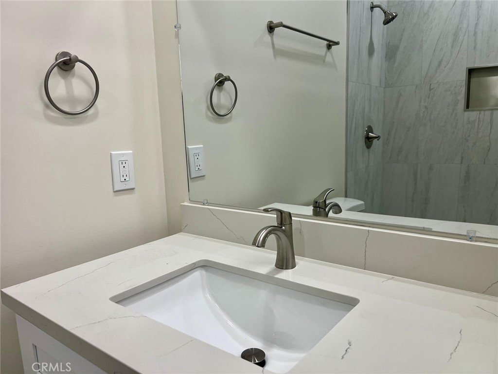 354 Chestnut Avenue, Unit 29 Long Beach, CA 90802 - Photo 14 of 19 a bathroom with a sink and a mirror