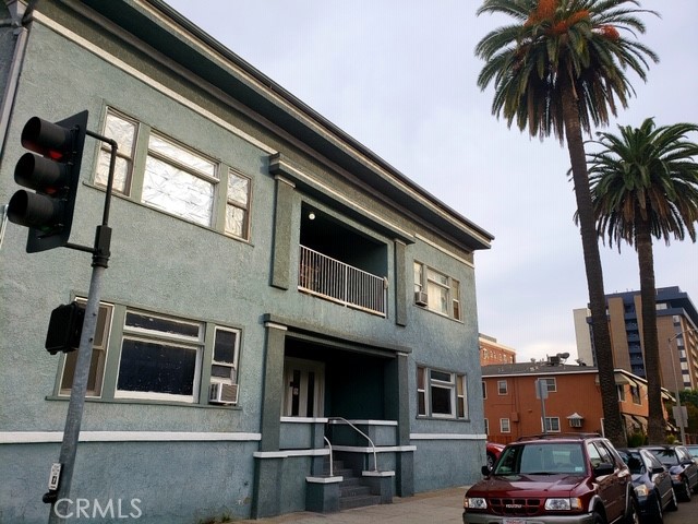 354 Chestnut Avenue, Unit 29 Long Beach, CA 90802 - Photo 2 of 19 a car parked in front of a building
