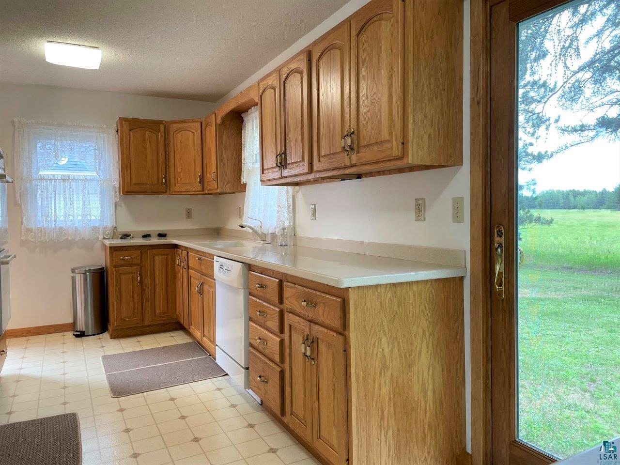 4856 Vermilion Trail Gilbert, MN 55741 - Photo 15 of 49 Corian Counters