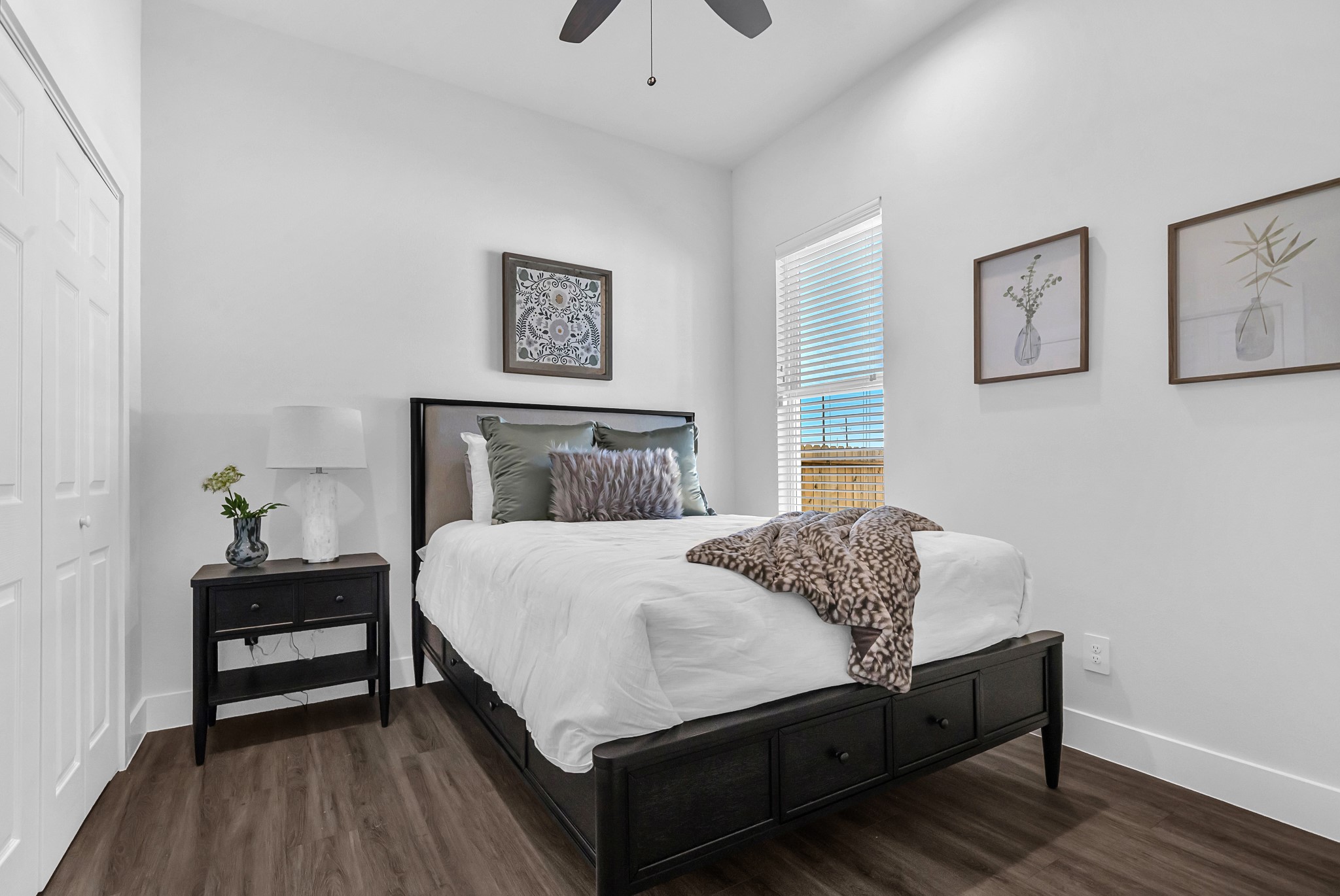 38634 Spur 149 Road, Unit 15B Magnolia, TX 77354 - Photo 16 of 50 a bedroom with a bed and a window
