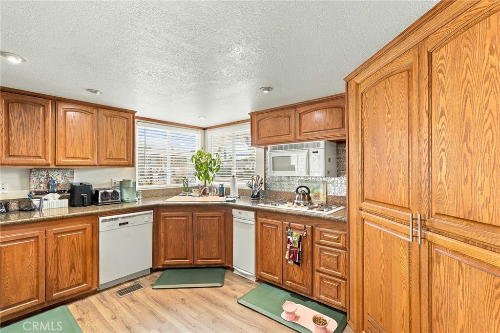 10210 Base Line Road, Unit 192 Rancho Cucamonga, CA 91701 - Photo 9 of 50 Gallery Image 9