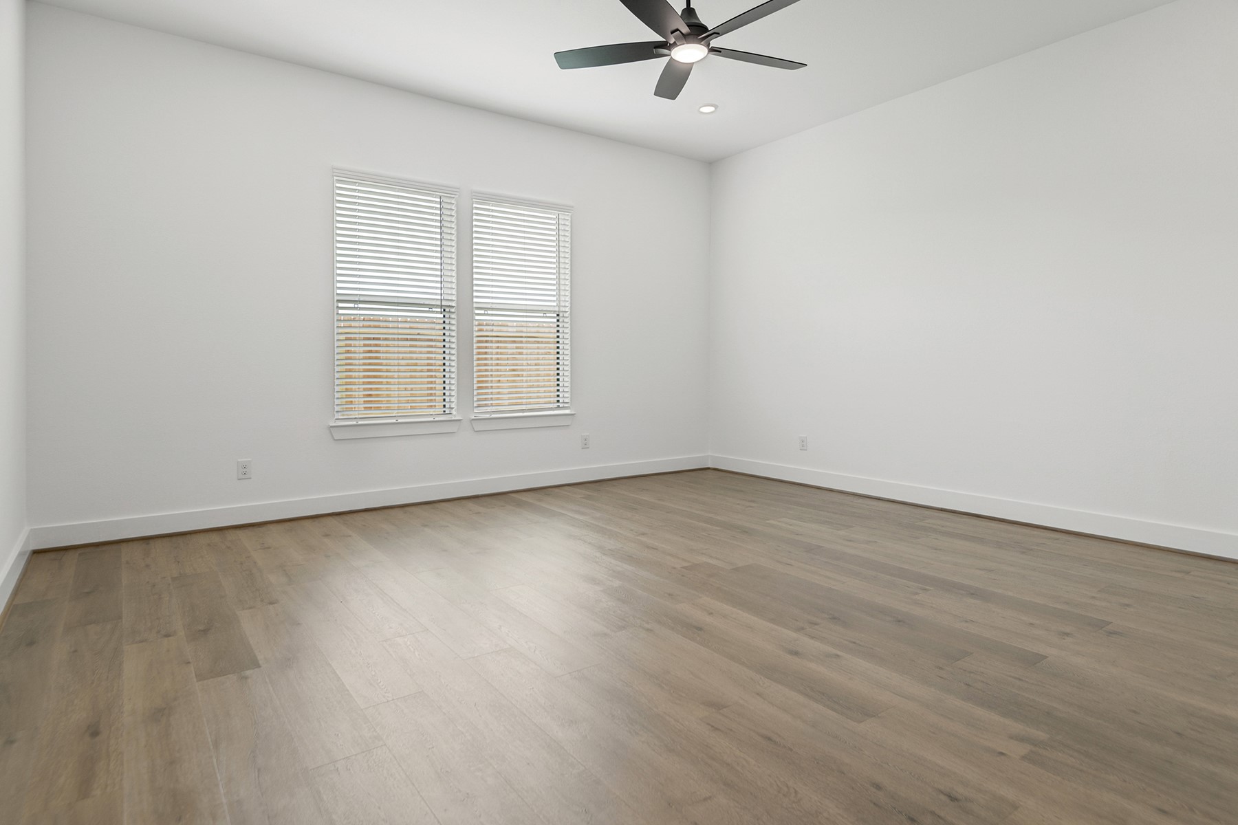 1813 Drover Lane Rosenberg, TX 77471 - Photo 16 of 23 an empty room with a window