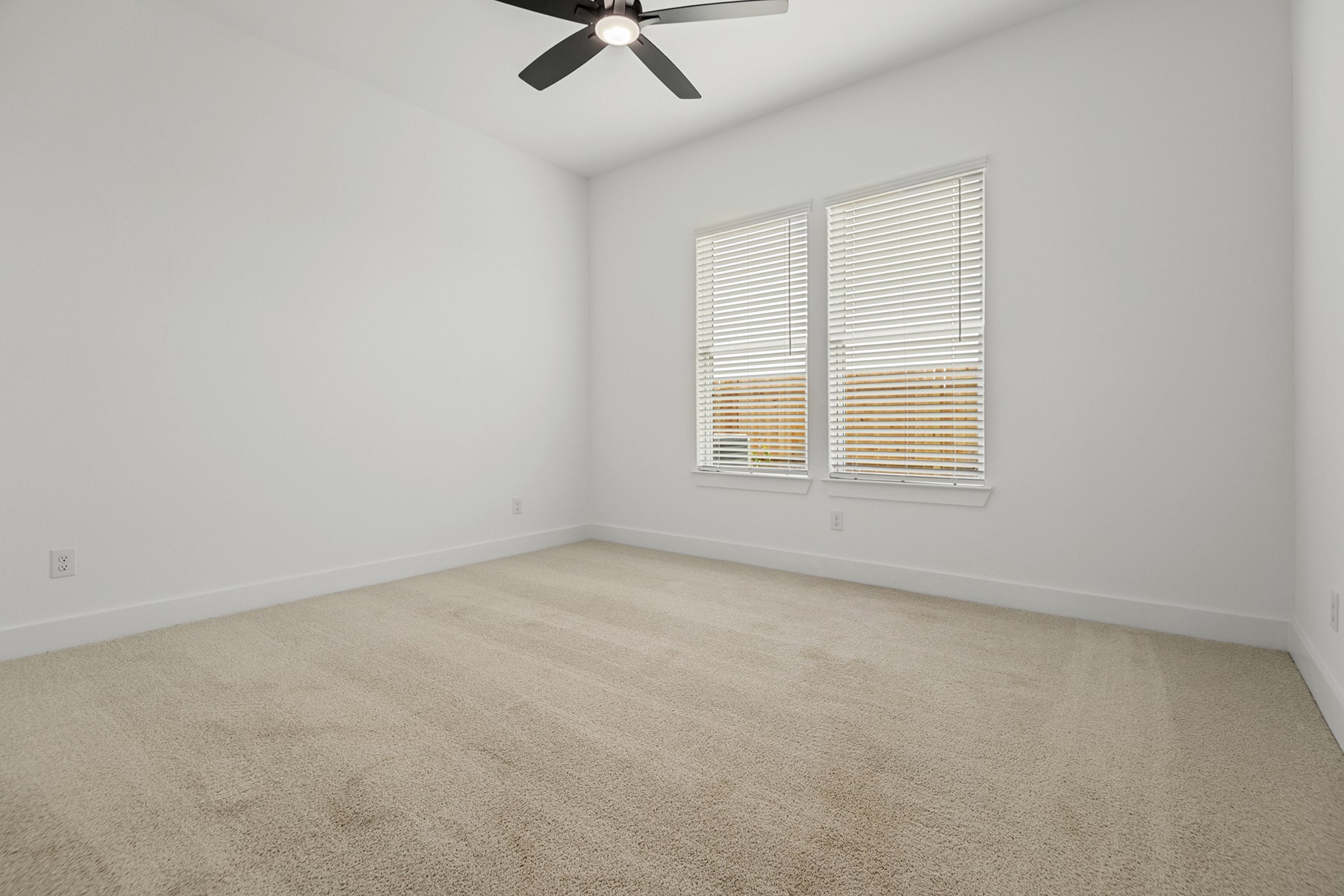 1813 Drover Lane Rosenberg, TX 77471 - Photo 21 of 23 an empty room with a window