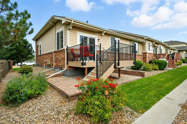 a front view of house with yard