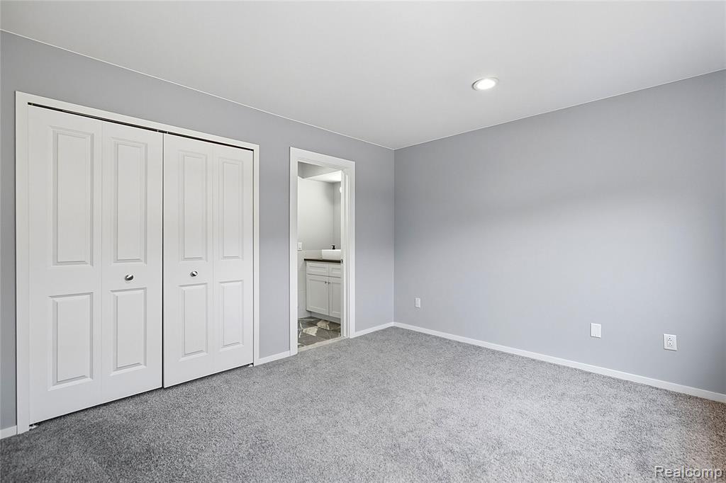 629 Ashley Circle Rochester Hills, MI 48307 - Photo 21 of 32