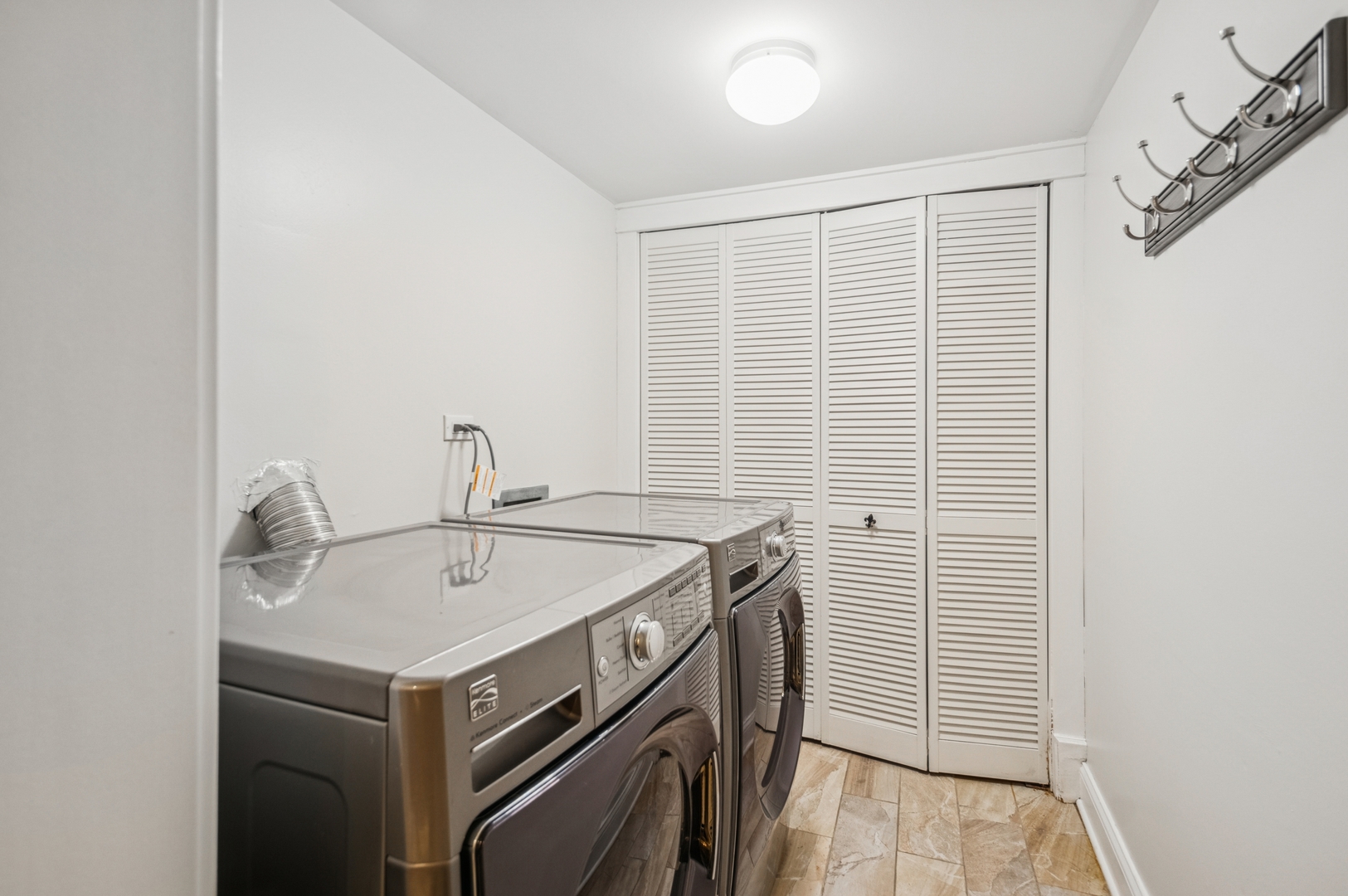 23 North Racine Avenue, Unit 405 Chicago, IL 60607 - Photo 16 of 23