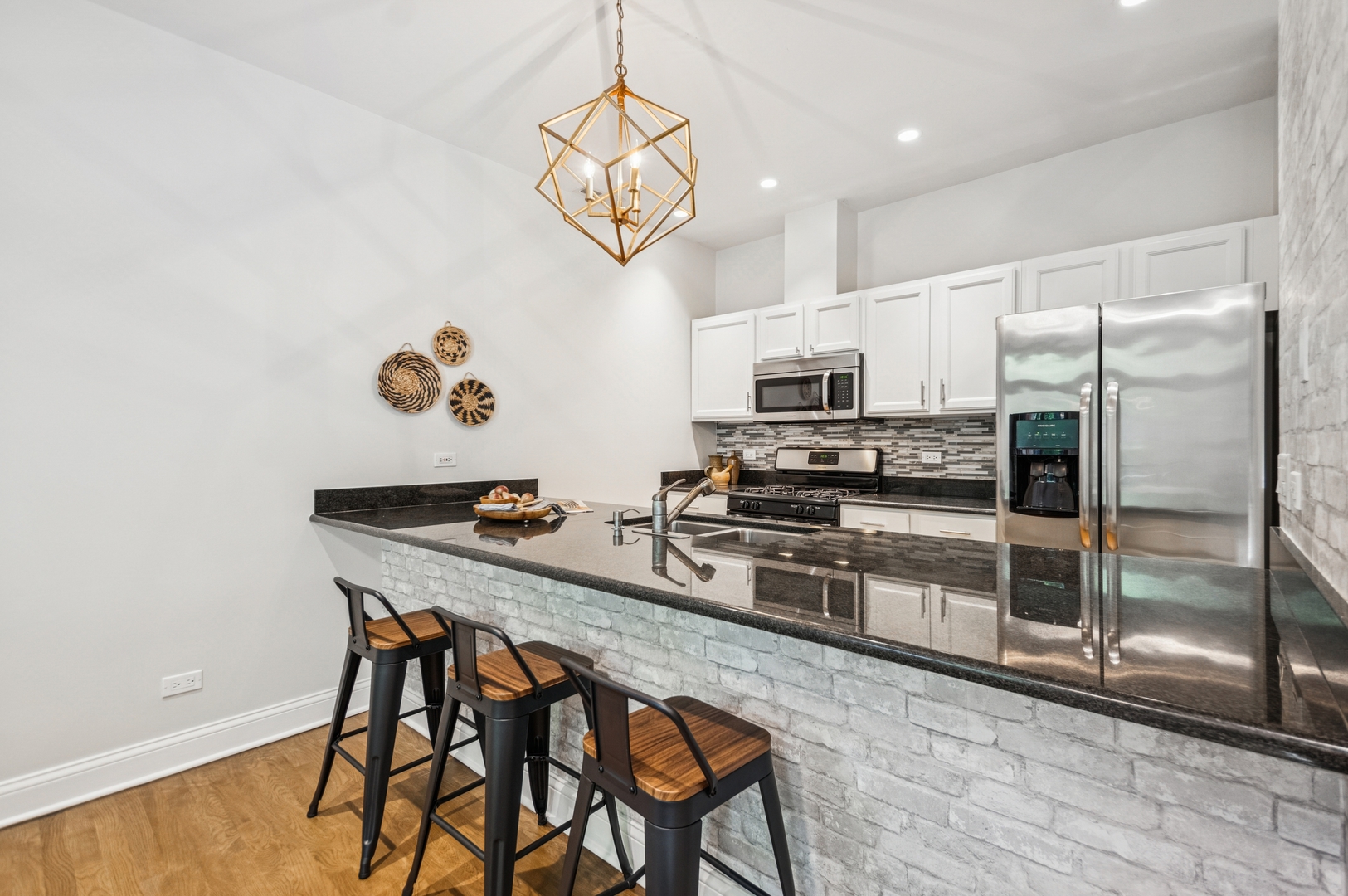 23 North Racine Avenue, Unit 405 Chicago, IL 60607 - Photo 4 of 23