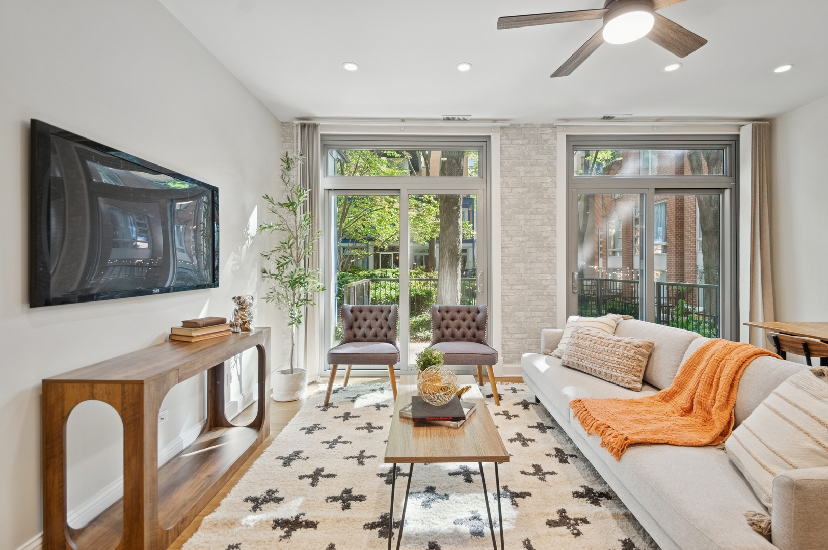 23 North Racine Avenue, Unit 405 Chicago, IL 60607 - Photo 7 of 23