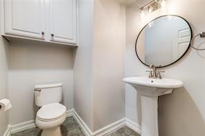 1318 Peden Street, Unit D Houston, TX 77006 - Photo 27 of 33 a bathroom with a toilet a sink and a mirror