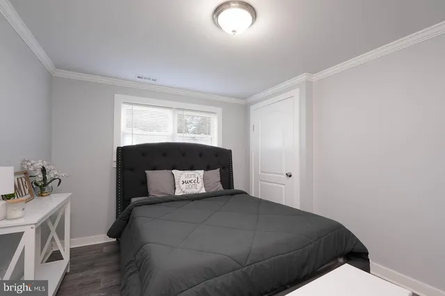 a picture of a bench in front of a wall