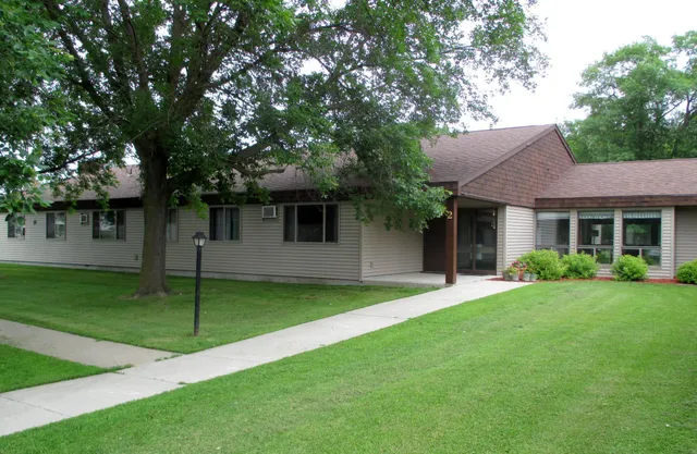 $665 | 102 Edgewood Street, Unit 4, New York Mills, MN 56567