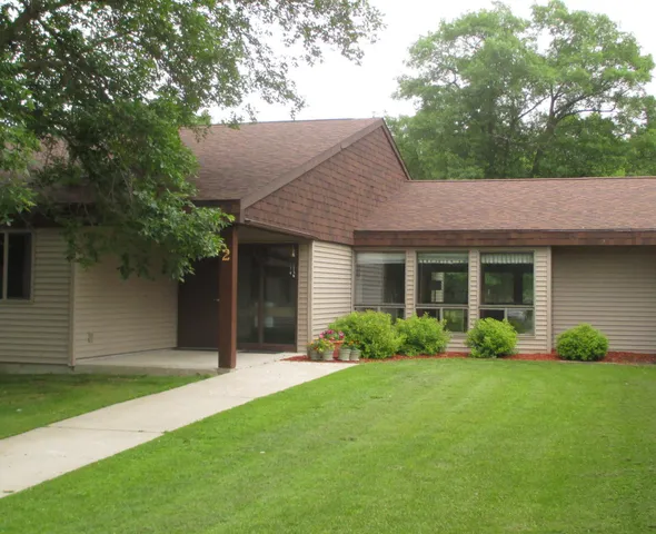 $665 | 102 Edgewood Street, Unit 4, New York Mills, MN 56567