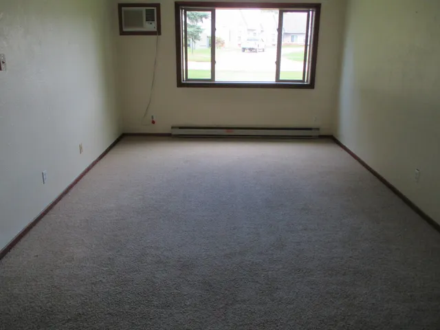 $665 | 102 Edgewood Street, Unit 4, New York Mills, MN 56567