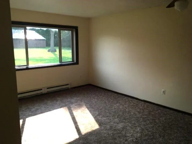 $665 | 102 Edgewood Street, Unit 4, New York Mills, MN 56567