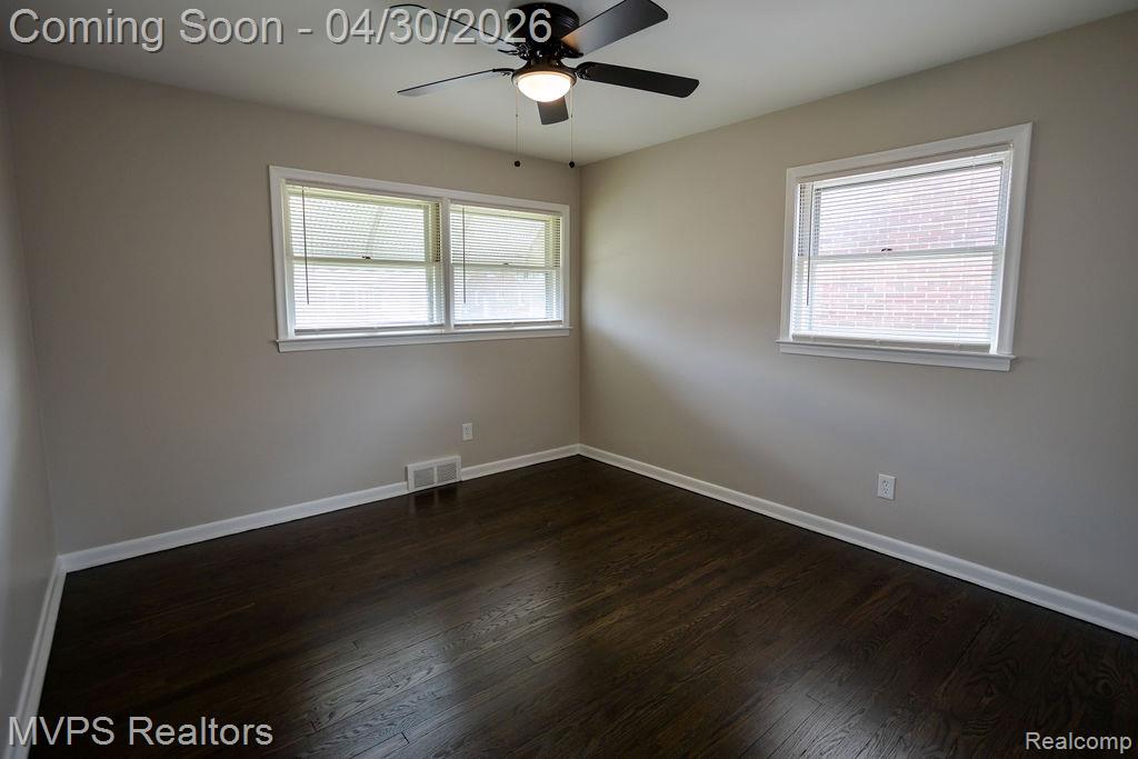 16133 Bell Avenue Eastpointe, MI 48021 - Photo 9 of 18