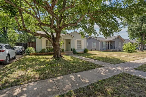 $310,000 | 2725 Wayside Avenue, Fort Worth, TX 76110