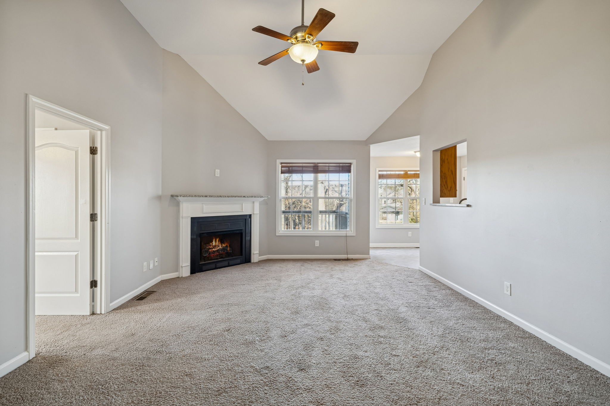 405 Zurich Court Clarksville, TN 37040 - Photo 4 of 48