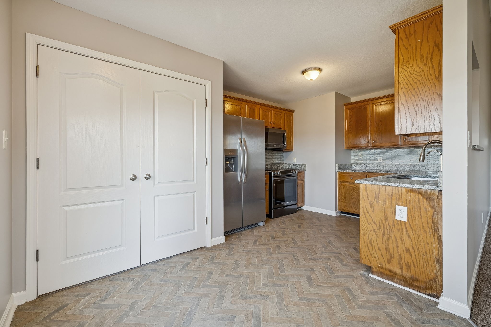 405 Zurich Court Clarksville, TN 37040 - Photo 10 of 48