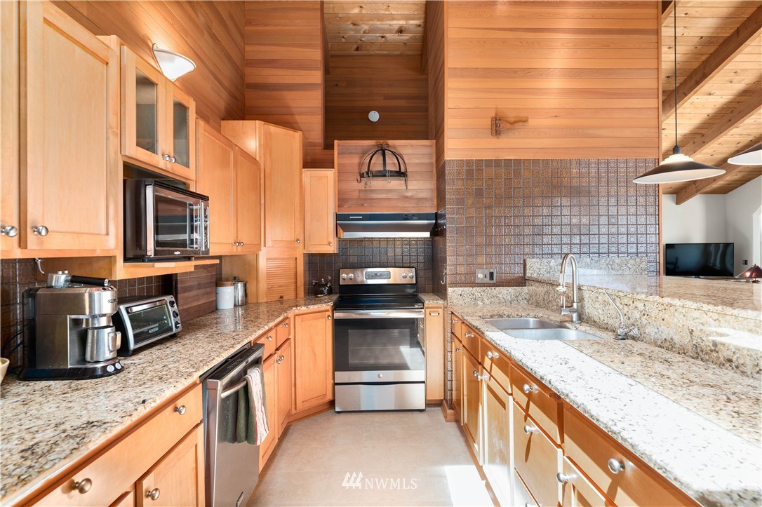 3895 Resort Road Greenbank, WA 98253 - Photo 11 of 39 Gallery Image 11