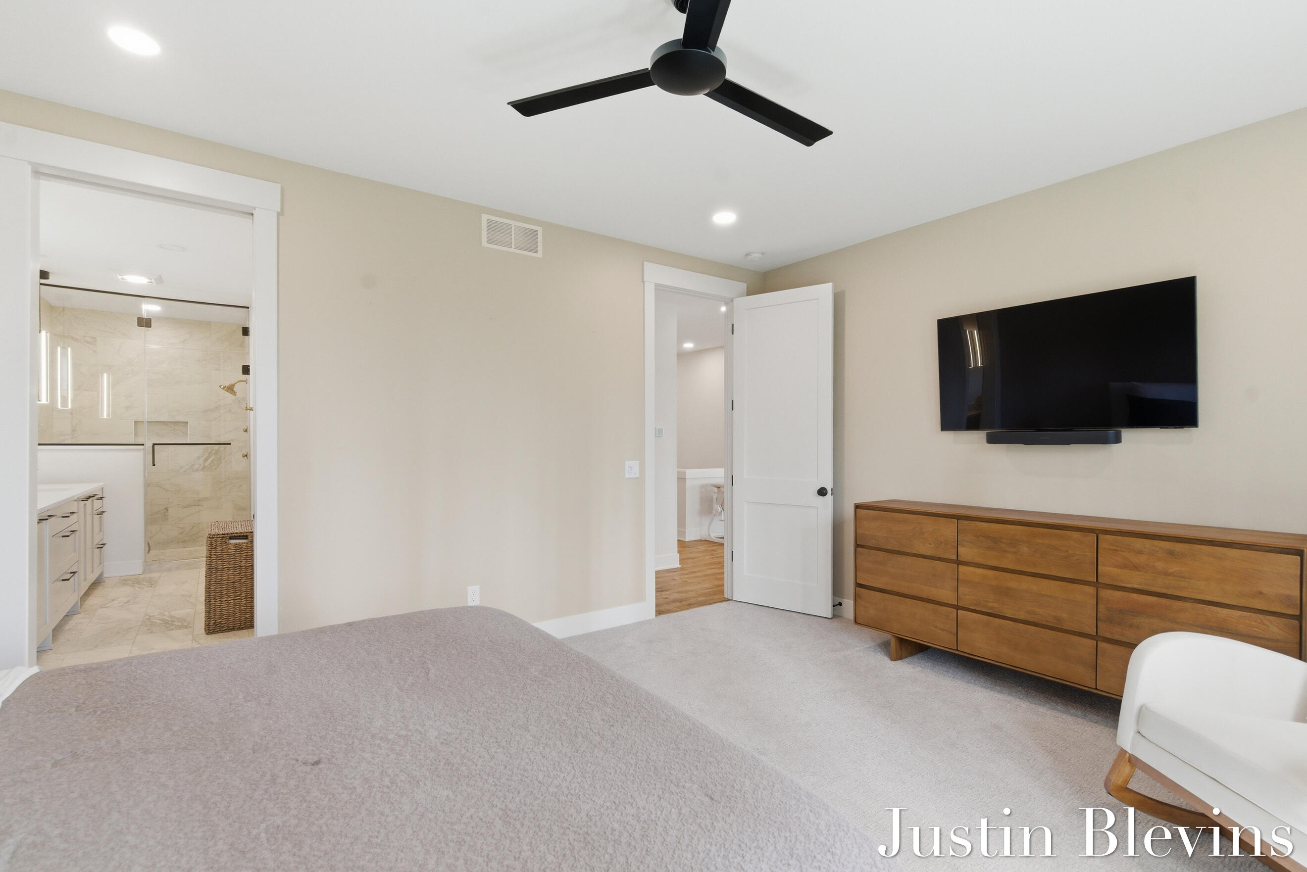 4668 Cascade Road Southeast, Unit 10 Grand Rapids, MI 49546 - Photo 17 of 34 DSC09545