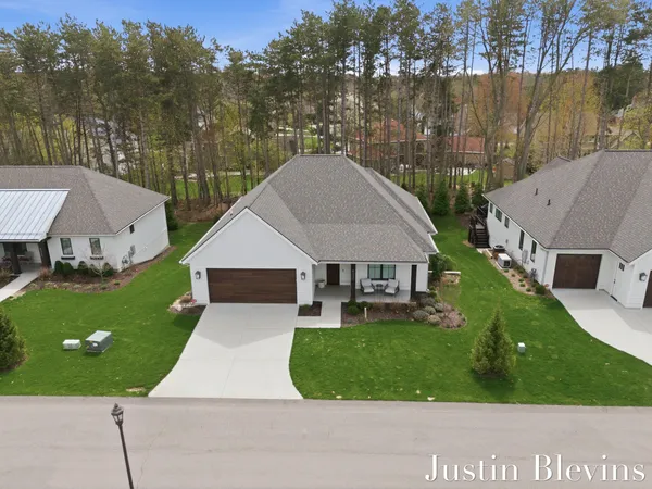 $1,250,000 | 4668 Cascade Road Southeast, Unit 10, Grand Rapids, MI 49546