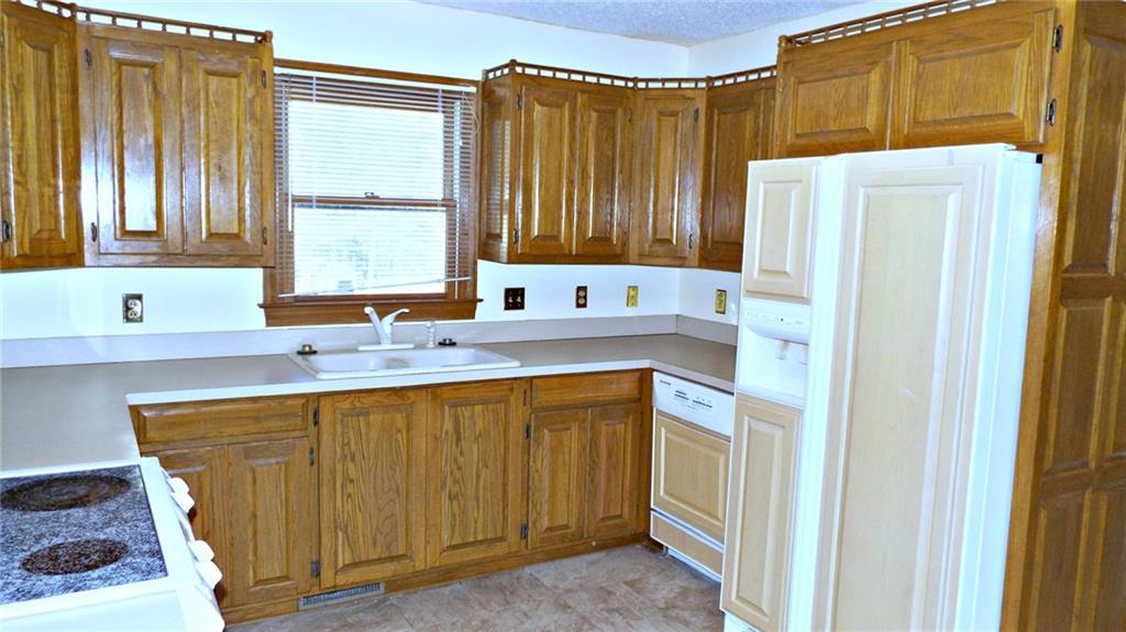 2425 Snow Creek Road Northeast Hickory, NC 28601 - Photo 11 of 35 Gallery Image 11