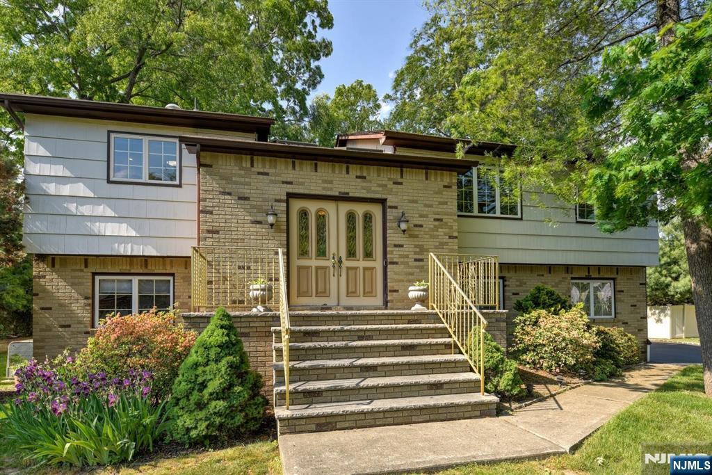 11 Yellow Brick Road Wayne, NJ 07470 - Photo 5 of 41