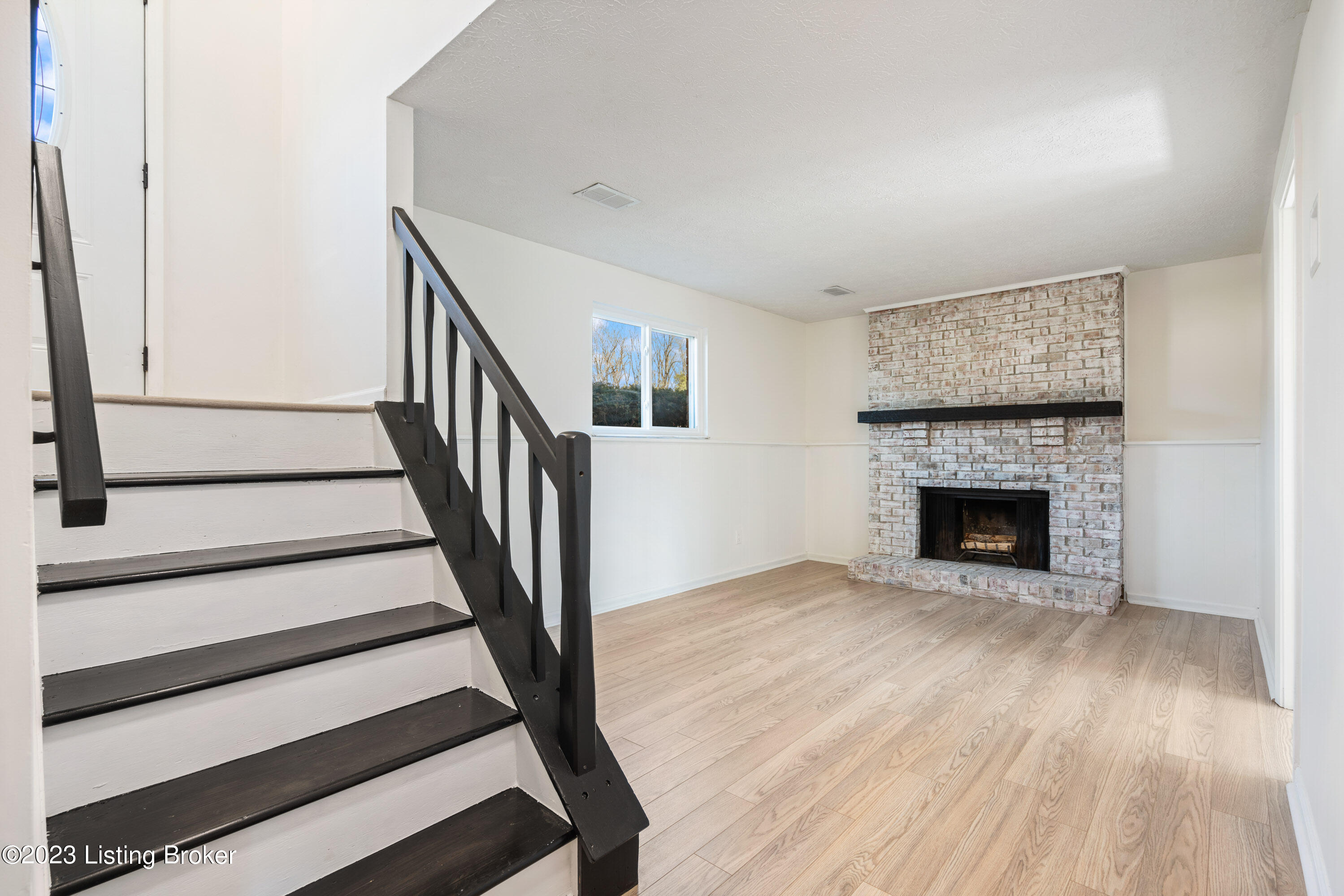 6402 Overton Road Louisville, KY 40228 - Photo 25 of 41 Den