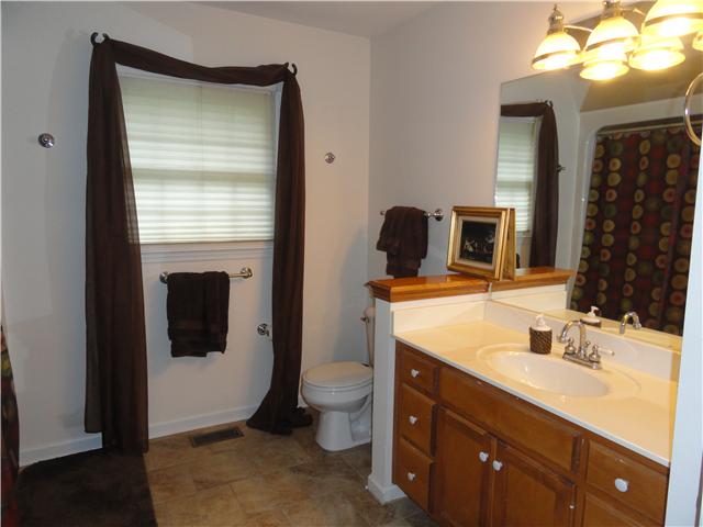 726 Vaughan Road Clarksville, TN 37043 - Photo 18 of 20 One of main level full baths between bedrooms in this split level bedroom plan home. New tile in this large bathroom.