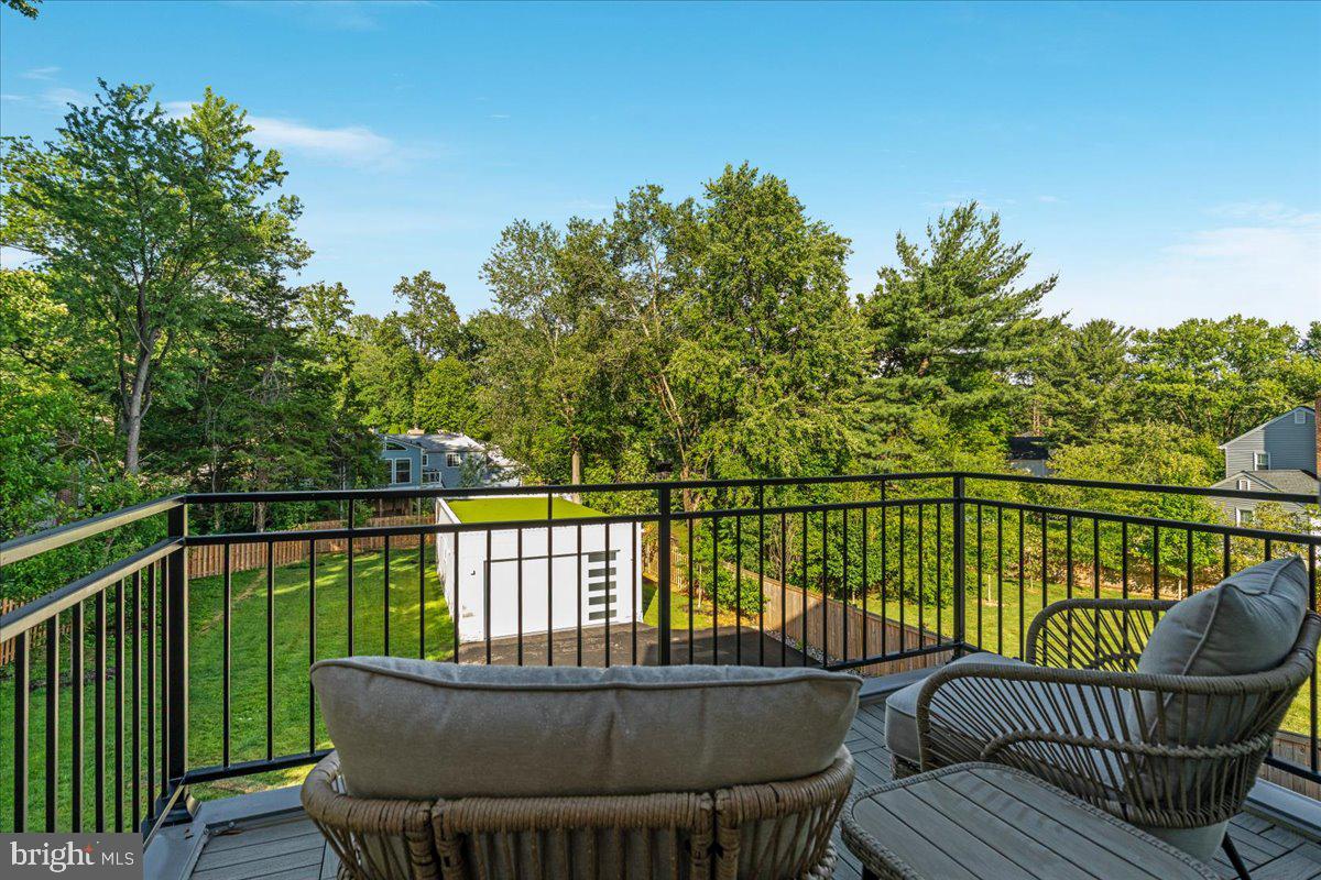 2841 Edgelea Road Vienna, VA 22181 - Photo 36 of 66