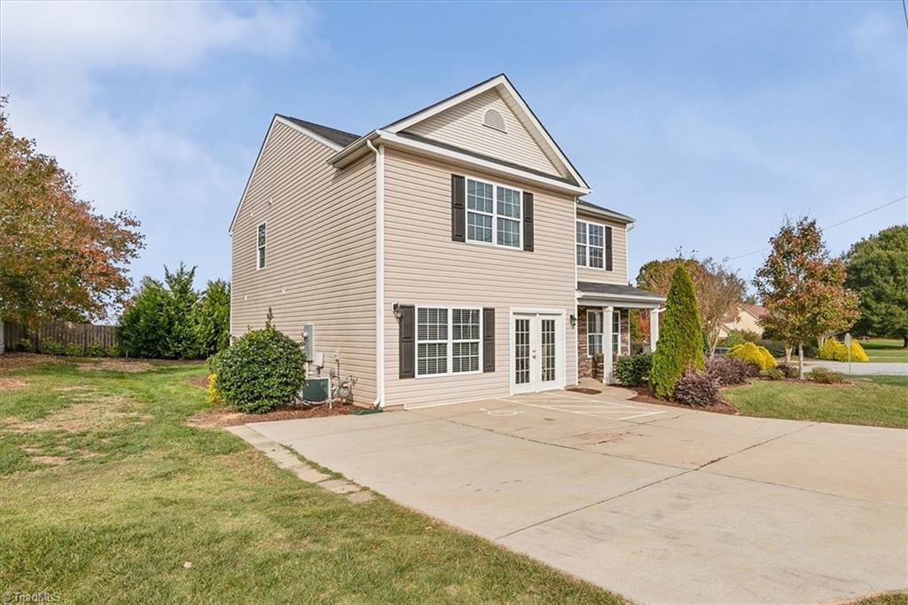 541 Barnes Road Winston-Salem, NC 27107 - Photo 2 of 35