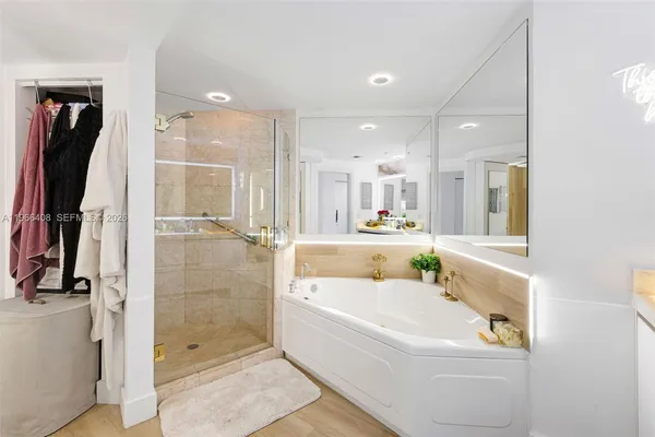 $15,500 | 848 Brickell Key Drive, Unit 1601, Miami, FL 33131