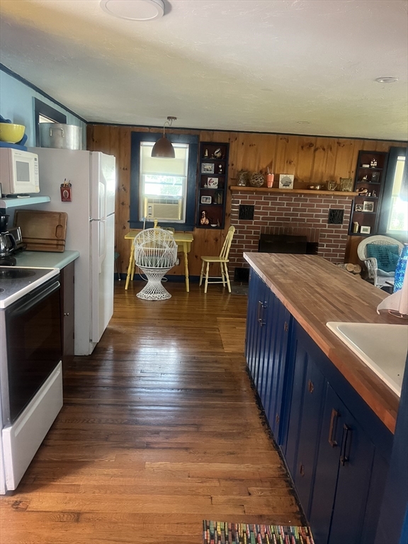 127 Swifts Beach Road Wareham, MA 02571 - Photo 2 of 18