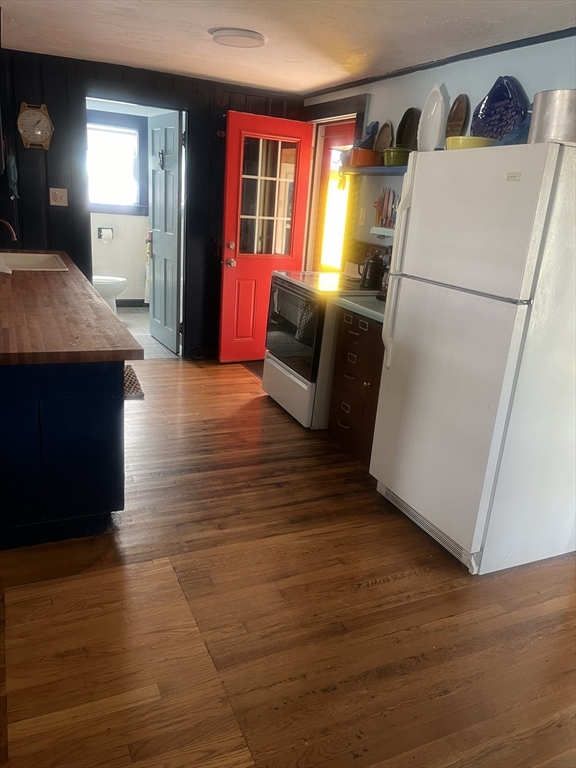 127 Swifts Beach Road Wareham, MA 02571 - Photo 3 of 18