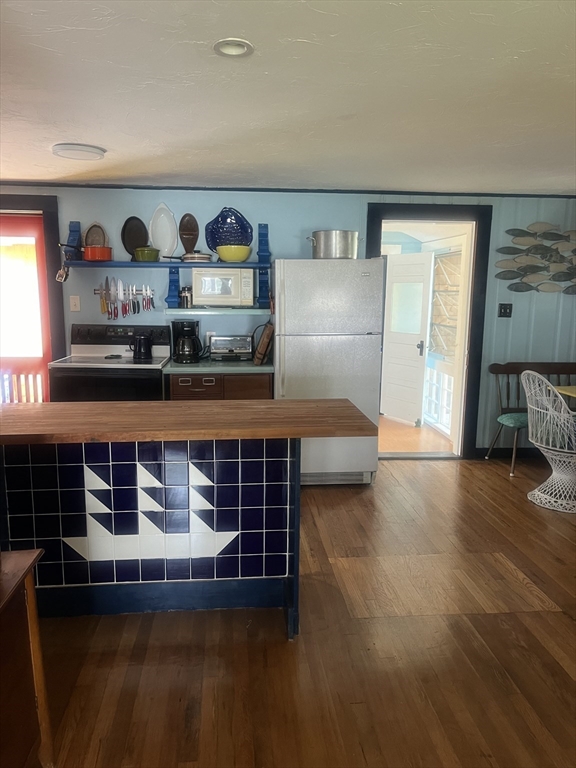 127 Swifts Beach Road Wareham, MA 02571 - Photo 5 of 18