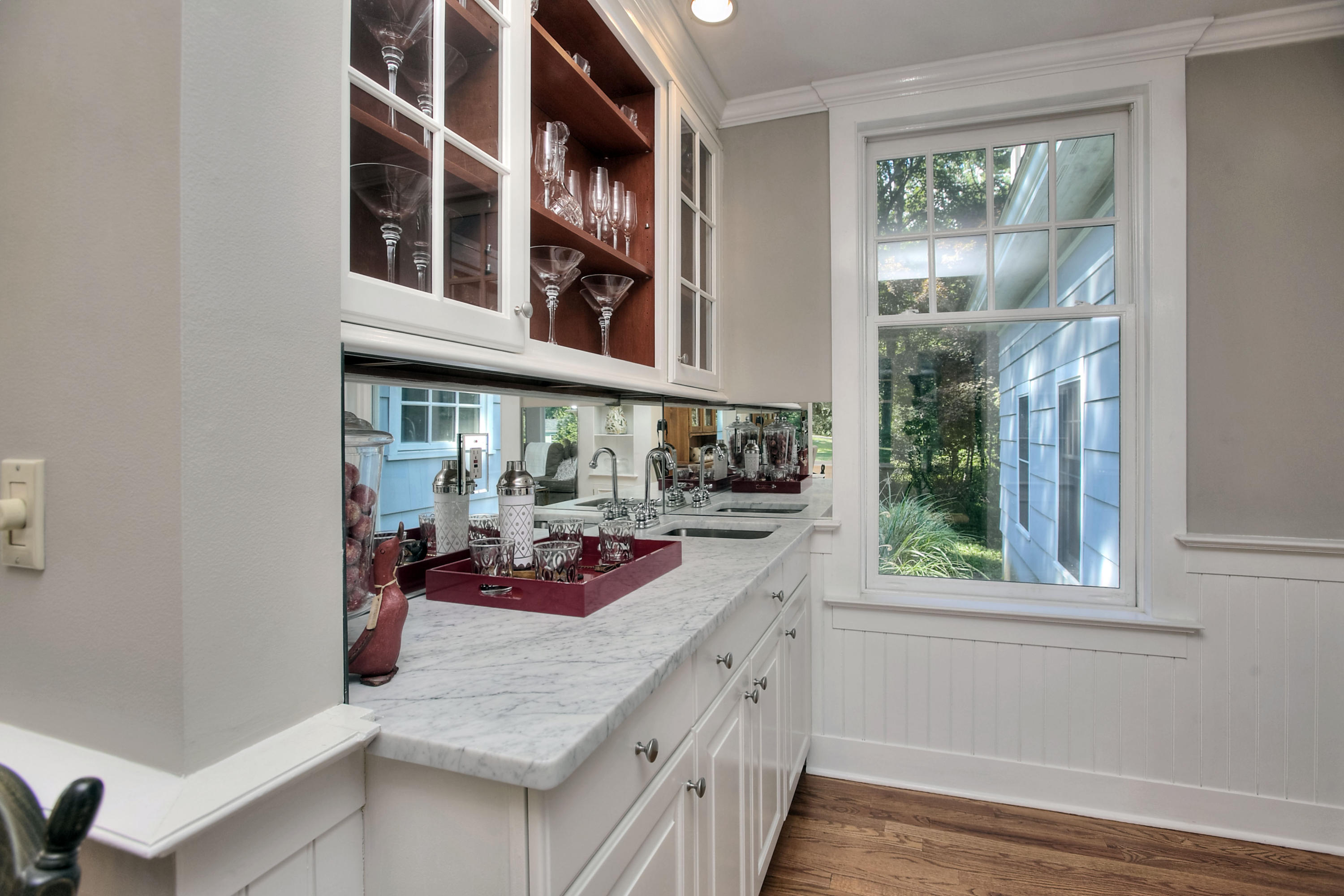 1335 Smith Ridge Road New Canaan, CT 06840 - Photo 8 of 42