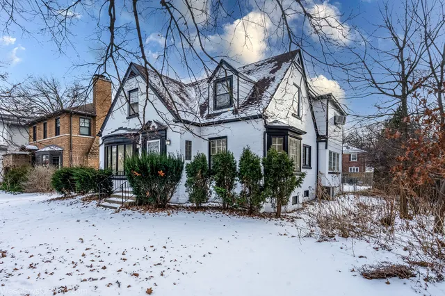 $740,000 | 6738 North Ionia Avenue, Chicago, IL 60646