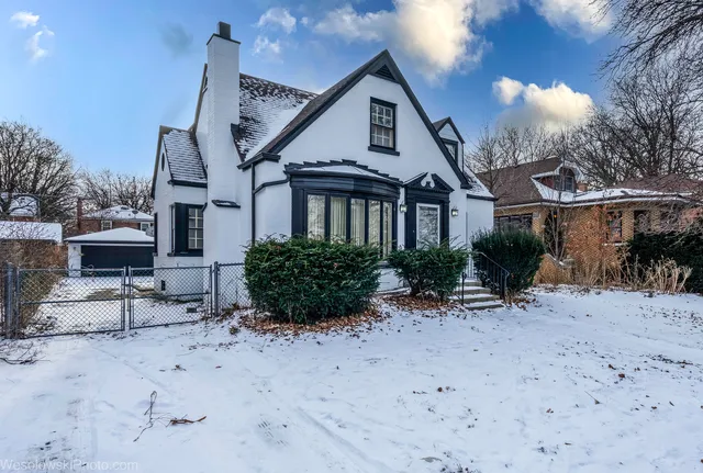 $740,000 | 6738 North Ionia Avenue, Chicago, IL 60646