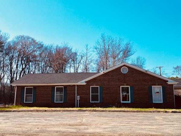 55 Lafayette Road Salisbury, MA 01952 - Photo 6 of 15 a front view of a house with a yard