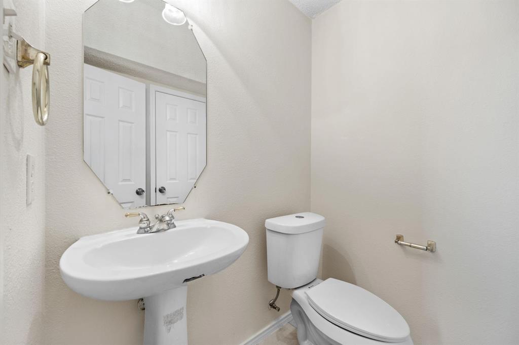 433 Spring Air Drive Allen, TX 75002 - Photo 25 of 27 a bathroom with a toilet sink and mirror