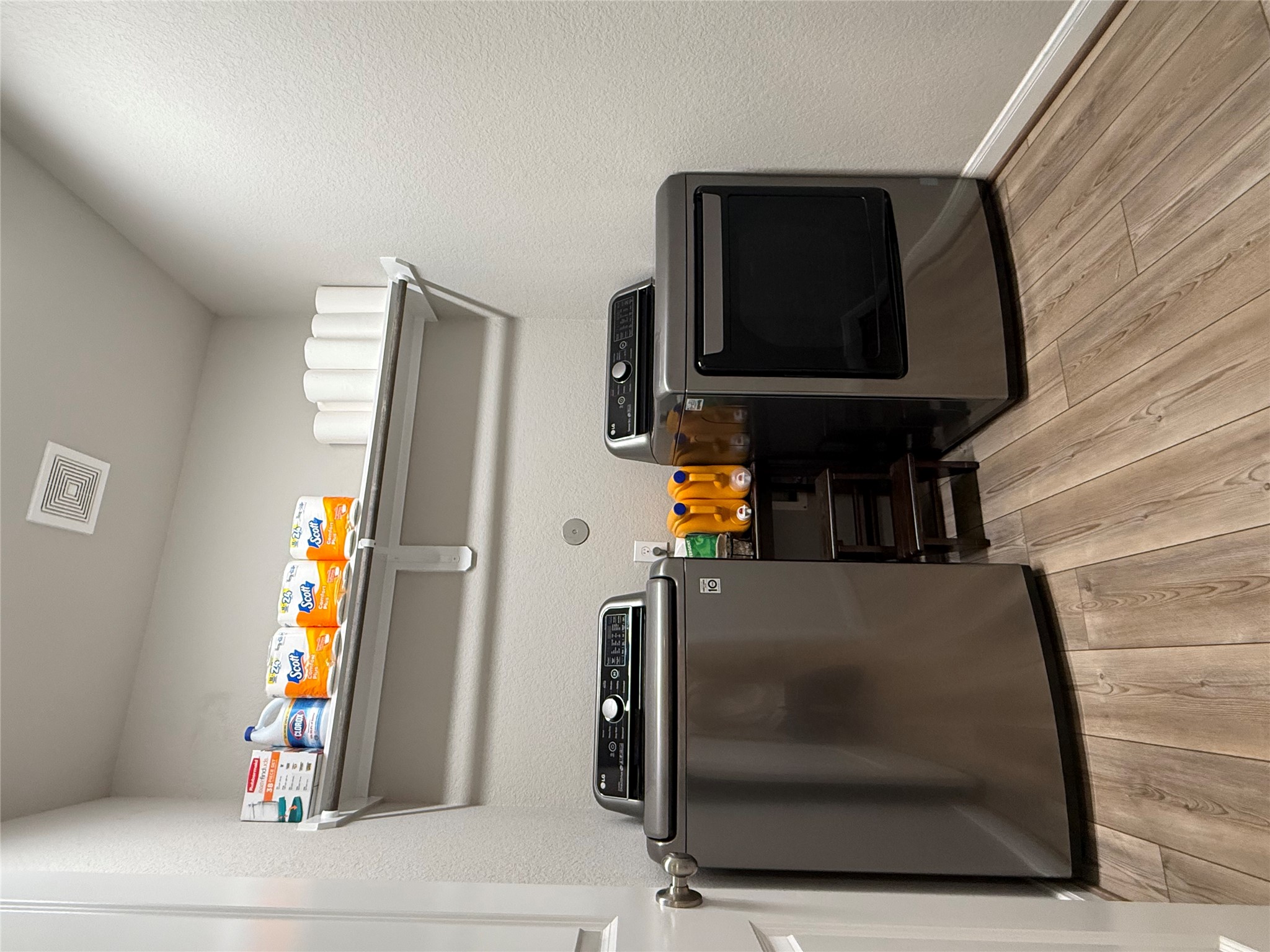 2336 Hagerman Road Conroe, TX 77384 - Photo 12 of 35 a utility room with washer and dryer