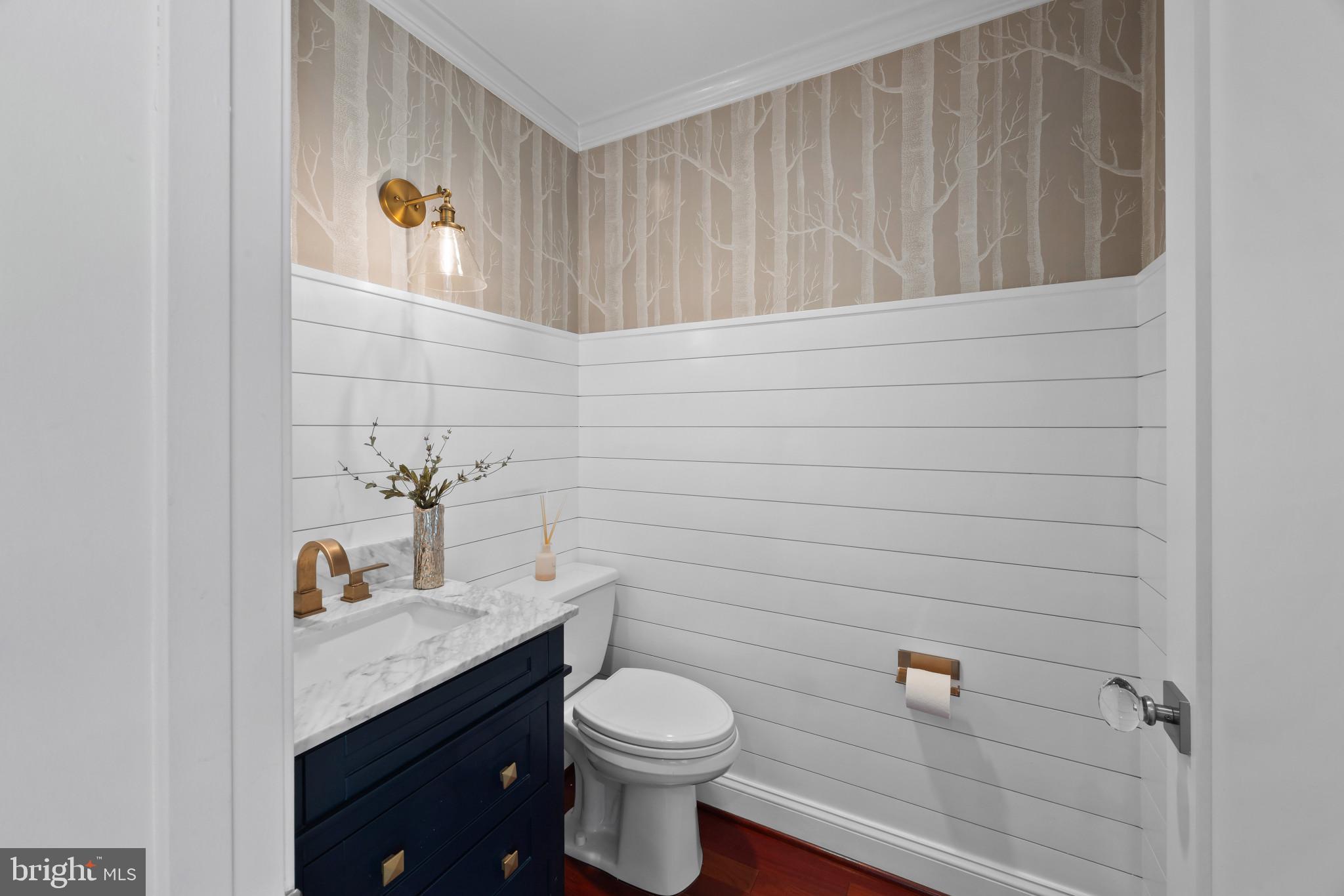 3706 Thomas Point Road Annapolis, MD 21403 - Photo 18 of 47 Powder room
